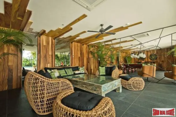 New Luxuriouse Modern Highrise Condo on Wongamat-Absolute Beachfront on Wongamat Beach 2