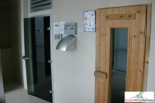2 bedrooms condo with lake view Asoke/Sukhumvit BTS and MRT station. 4