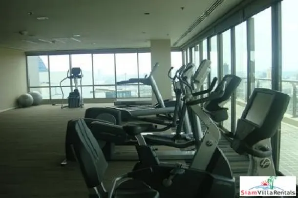 2 bedrooms condo with lake view Asoke/Sukhumvit BTS and MRT station. 2