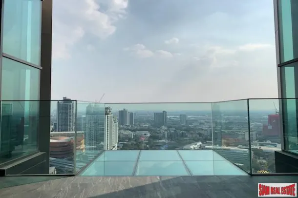 Rhythm Ekkamai - Newly Renovated & Spacious Three Bedroom Condo on the 30th Floor for Rent 3