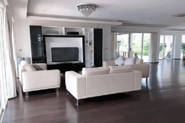Beautiful 3+1 bed pool villa at Baan amphur for sale- Na jomtien 4