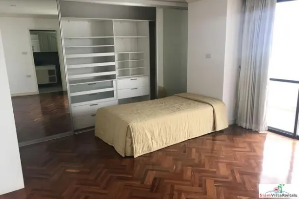 180 Degree Views of the City from this Two Bedroom on Sukhumvit 23 2