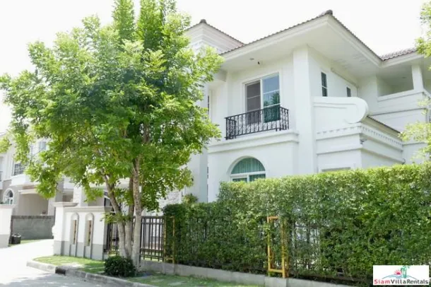 Beautiful Three Bedroom Estate Home for rent in Dok Mai, Bangkok 2
