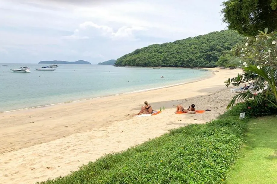 Beachfront 4 Bed 4 Bath Balinese Style Villa Right on Ao Yon Beach For Long-Term Rent 3