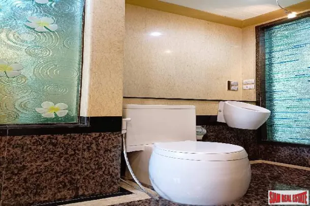 Avenue 61 Condominium - Spacious Contemporary Two Bedroom Low Rise Condo for Rent in a Quiet Area of Ekkamai 2