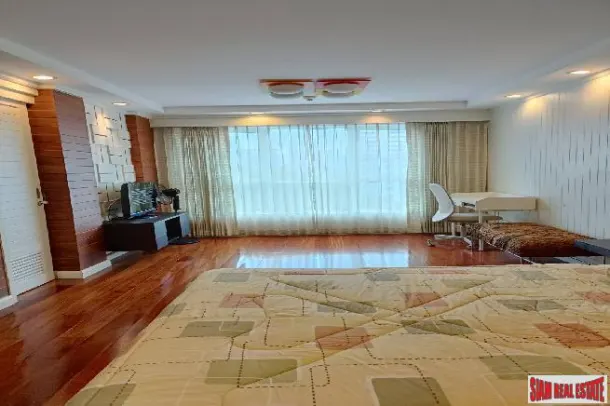 Avenue 61 Condominium - Spacious Contemporary Two Bedroom Low Rise Condo for Rent in a Quiet Area of Ekkamai 3