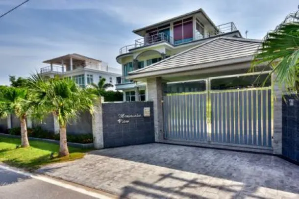Luxury 3 Storey Pool Villa with Amazing Views of Black Mountain Golf Course 4