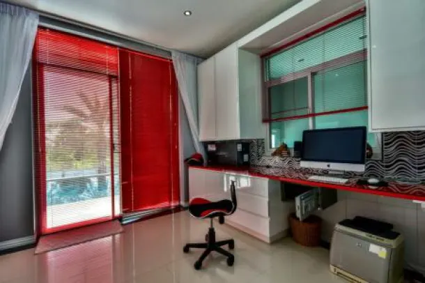 Luxury 3 Storey Pool Villa with Amazing Views of Black Mountain Golf Course 2
