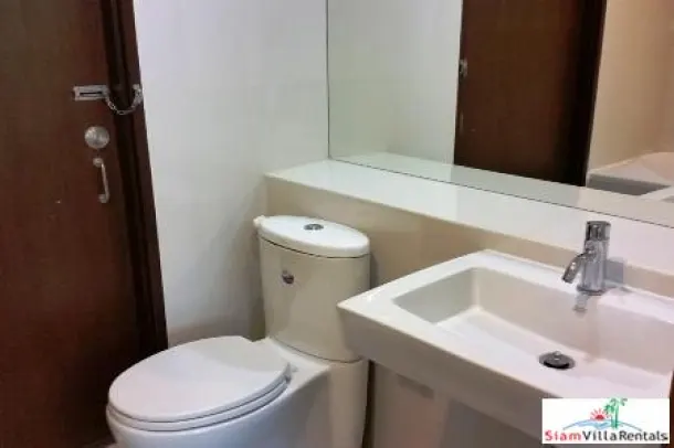 The Rajdamri Condo - Convenient One Bedroom Duplex Located near BTS Ratchadamri 3