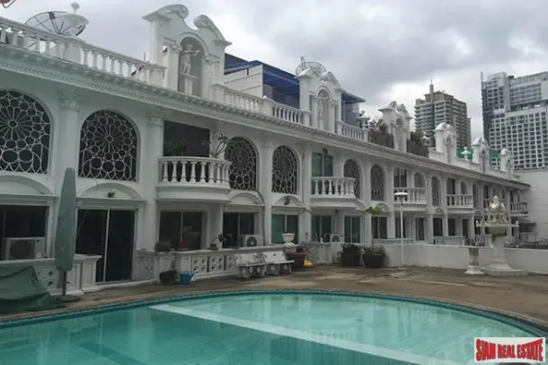3-bed Townhouse for sale in Sukhumvit Soi 21-39 — 3-bedroom townhouse · Sukhumvit Soi 21-39