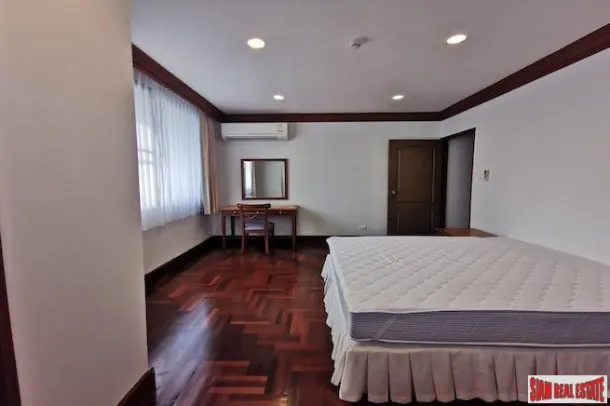 Extra Large Three Bedroom Apartment for Rent near BTS Phrom Phong 2