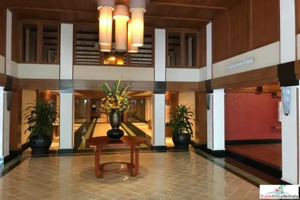 Langsuan Ville - Delightful One Bedroom for Rent with Rich Wood Accents and Flooring in Lumphini 4