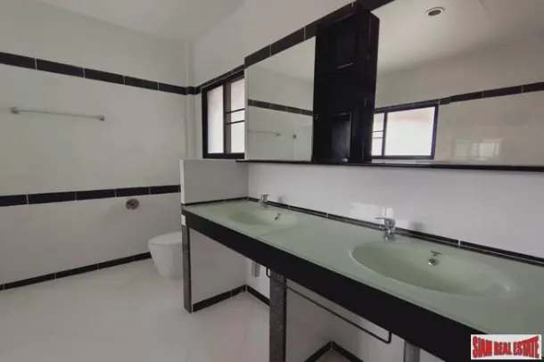 beautiful 3 bedroom and a well maintenance village for sale - East Pattaya 2