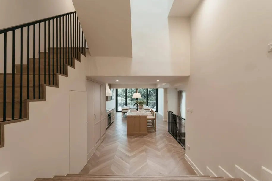 Townhouse for Rental - 5 Bedrooms and 6 Bathrooms in Phra Khanong Area of Bangkok 4