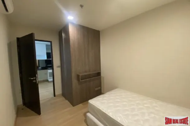 Sky Walk Condo - One Bedroom Condo + Study Room with City Views in Phra Khanong 2