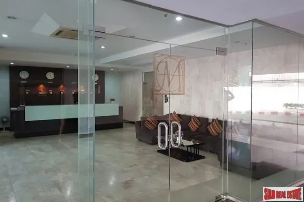 Master Centrium - Spacious One Bedroom for Rent in Asoke with Pool Views &amp; Great Price 2