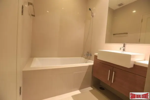Noble Reveal Condominium - Corner Condo with Two Bedrooms and Fantastic City Views in Ekkamai 2