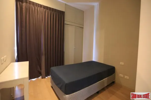 Noble Reveal Condominium - Corner Condo with Two Bedrooms and Fantastic City Views in Ekkamai 3