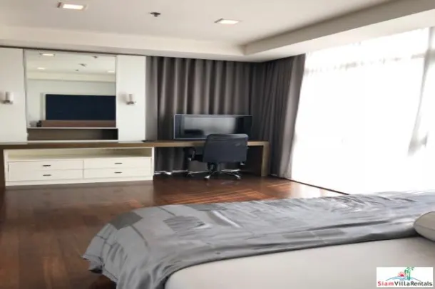 Nusasiri Grand - Roomy and Comfortable Three Bedroom Condo Extremely Close to BTS Ekkamai 2