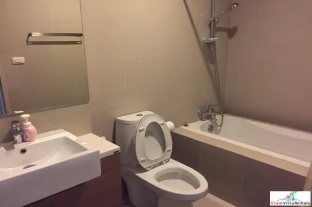 Noble Refine - Large and Nicely Decorated Two Bedroom Condo Near Major Phrom Phong Shopping &amp; BTS 2