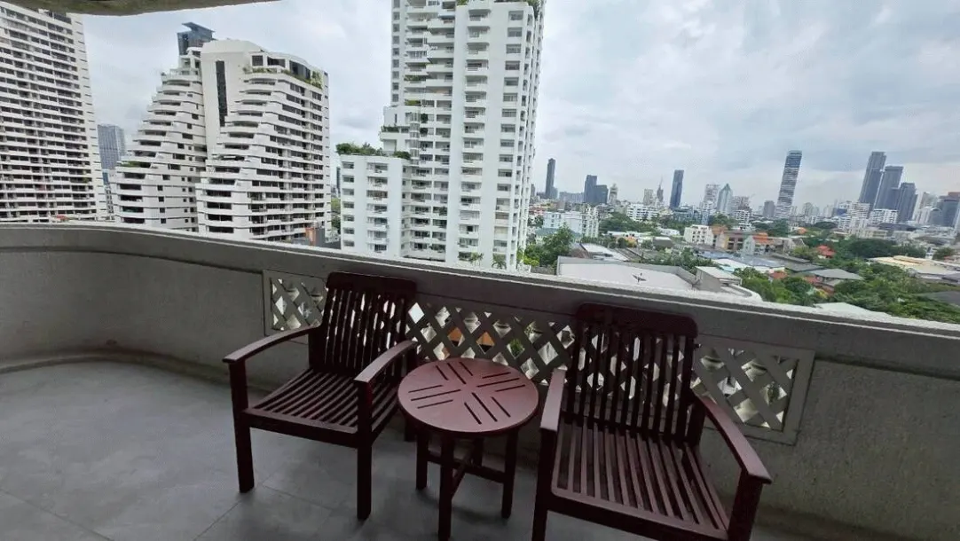 Centrepoint Residence Phromphong - Large 325 sqm. Luxury 4 Bedrooms for Rental. 3