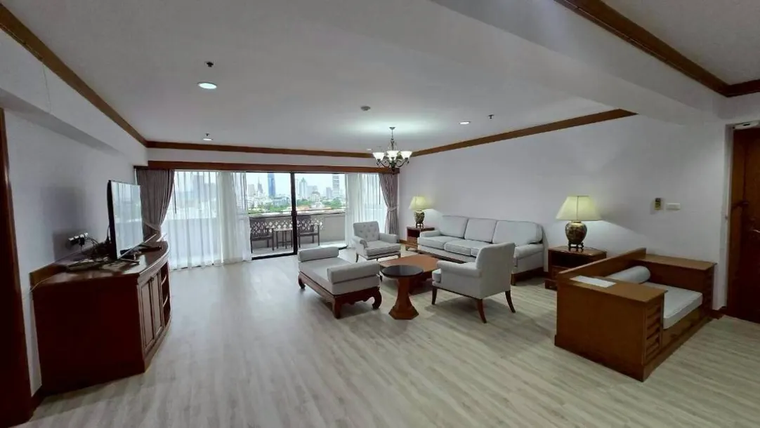 Centrepoint Residence Phromphong - Large 325 sqm. Luxury 4 Bedrooms for Rental. 2