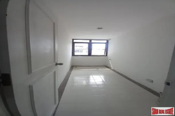 Waterford Park Thong Lor - City Views from the hight Floor of this Two Bedroom for Rent 3