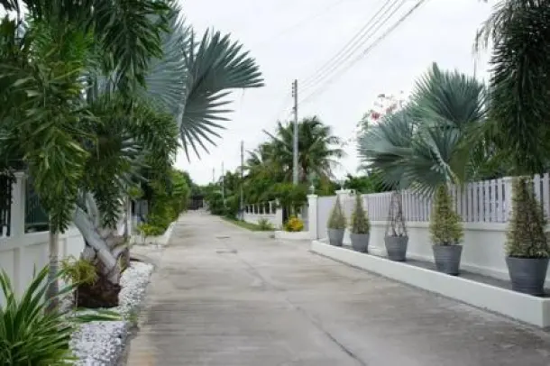 SIAM VILLAS 1 : Large 3 Bed Family Pool villa on a good sized plot 4