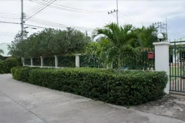 SIAM VILLAS 1 : Large 3 Bed Family Pool villa on a good sized plot 2