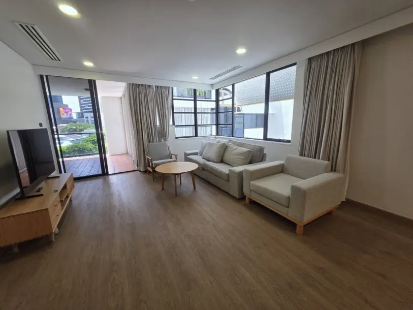 Service Apartment - Spacious Lagre Three Bedroom swith Maid quarter For Rent With City Views In Sathorn,Bangkok. 4