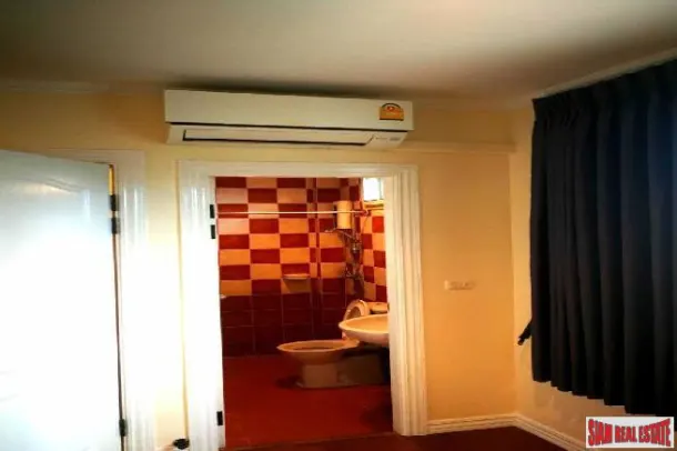 Fantasia Villa 2 - Large Three Bedroomw with study room. Family Home in Bang Na. 2