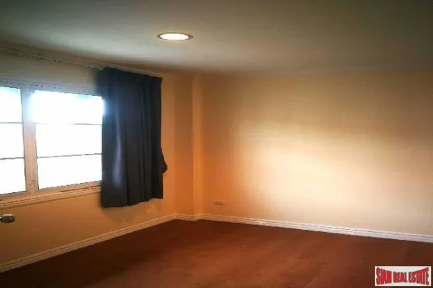 Fantasia Villa 2 - Large Three Bedroomw with study room. Family Home in Bang Na. 3