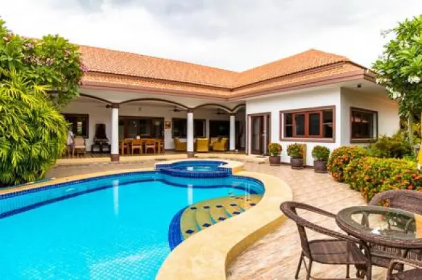 3-bed Villa for sale in South Hua Hin (Soi 88-112) — 3-bedroom villa · South Hua Hin (Soi 88-112)