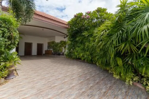 BELGRAVE VILLAS : Newly Remodeled L-shaped pool villa 4