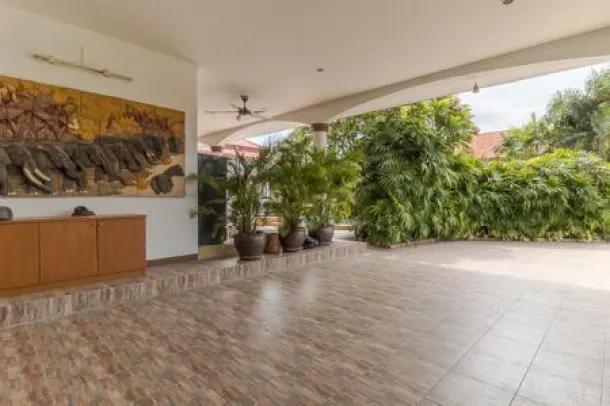 BELGRAVE VILLAS : Newly Remodeled L-shaped pool villa 2