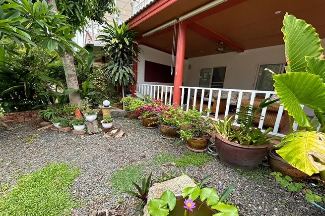 Unwind in Style: Rent a 3-Bedroom Villa with Pool in Rawai 4