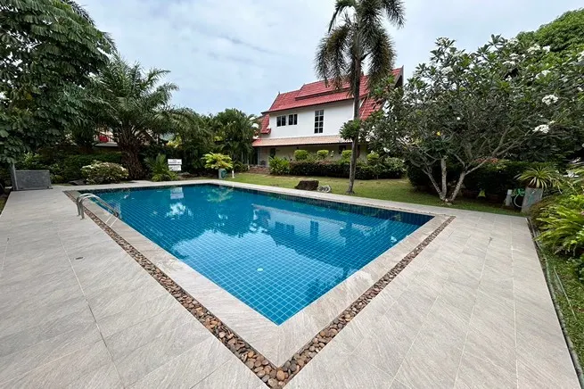 Unwind in Style: Rent a 3-Bedroom Villa with Pool in Rawai 2