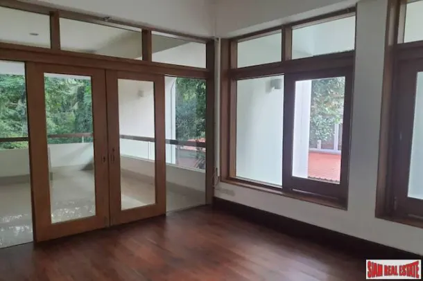 Single House with Private Swimming Pools and Five Bedrooms for Rent in Phrom Phong 2
