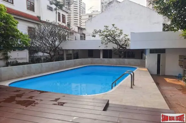 Single House with Private Swimming Pools and Five Bedrooms for Rent in Phrom Phong 4