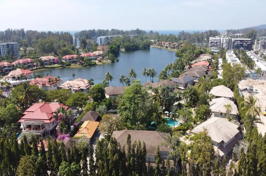 Lakeshore - 3 bed 3 bath Townhome with Large Shared Pool, 15 mins walk to Laguna beach 4
