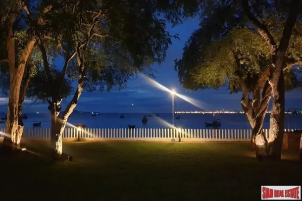 150 sq.m. Beachfront Condo For Sale in Pattaya Bang Saray 3