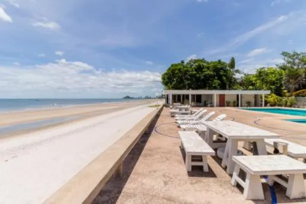 Best Location Beachfront Townhouse with Fantastic Sea Views 4
