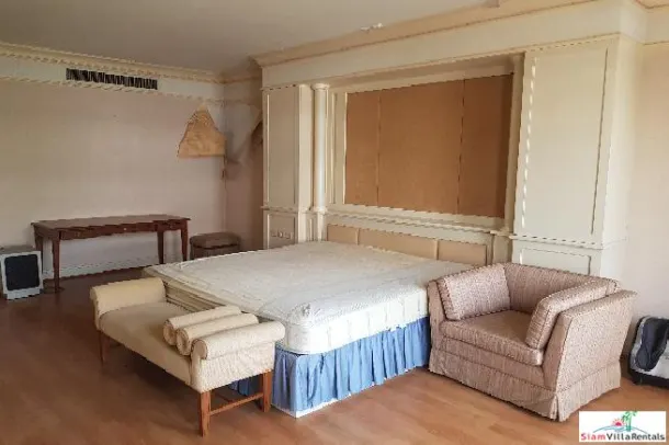 Extra Large Three Storey Five Bedroom House for Rent in Thong Lo 2