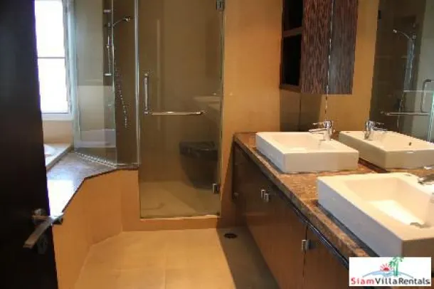 Royal Residence Park - Large Three Bedroom Condo for Rent in a Convenient Lumphini Area 2
