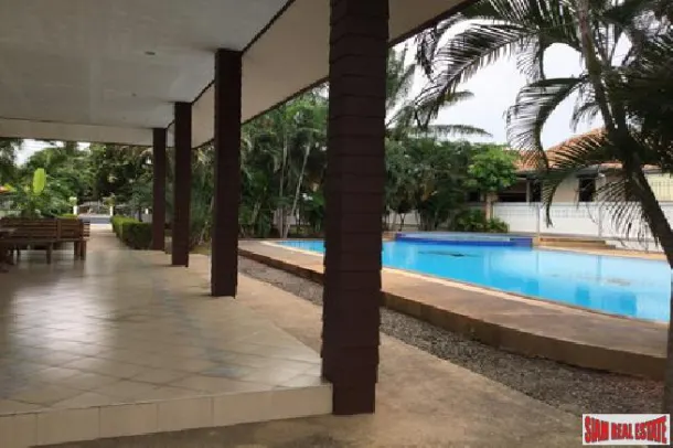 3 bedroom villa located at a very nice quiet and convenience areas for sale- East Pattaya 2