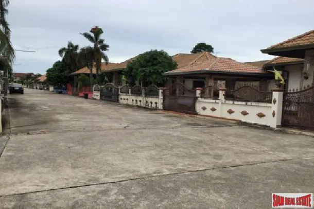 3 bedroom villa located at a very nice quiet and convenience areas for sale- East Pattaya 4