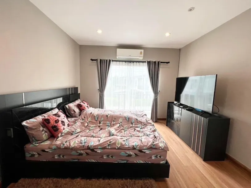 Passorn Kohkaew I 4 bedroom house corner unit for rent 2