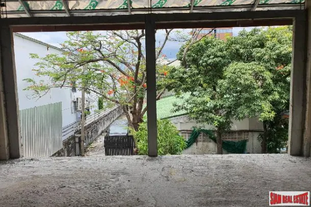 Land For Sale In Amazing Location On Quiet Street Just Minutes From BTS Thong Lo Bangkok. 3