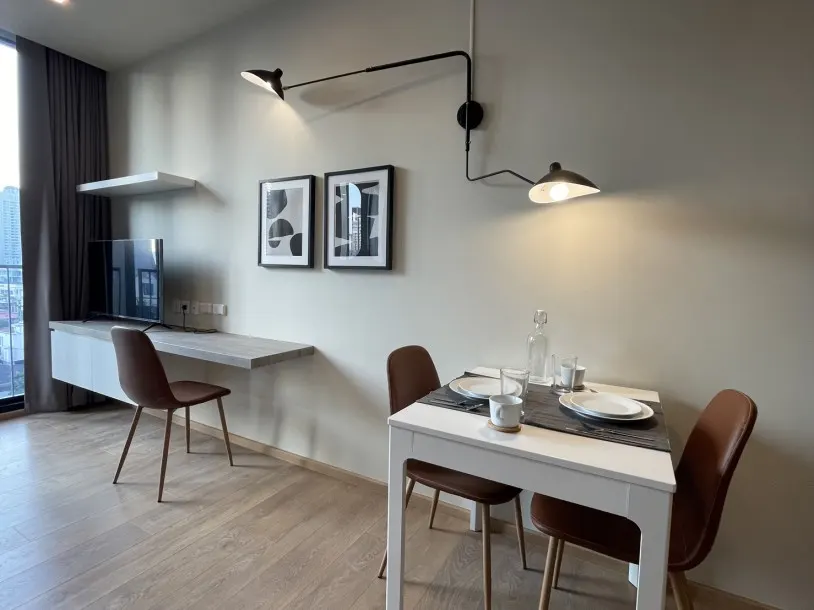 Noble Around 33 - Stylish One-Bed Condo for Rent, Phrom Phong Location 2