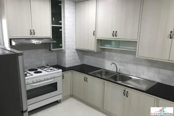 Grand Ville House 2 - Extra Large Three Bedroom Condo for Rent only 560 Meters to BTS Asok 4
